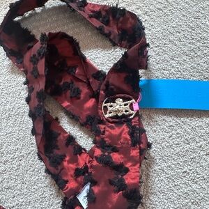 Men's Red and Black Textured Scarf with Decorative Buckle
